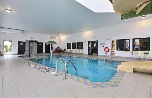 Ste. Foy Hotel | Pet-Friendly Getaway at Super 8 by Wyndham Quebec City