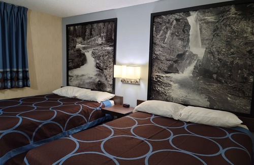 Red Deer Hotel | Comfortable Stay at Super 8 by Wyndham Red Deer with Spa