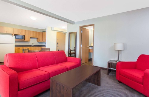 Red Lake Hotel | Comfortable Stay at Super 8 by Wyndham Red Lake ON