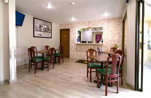 Red Wing Hotel | Convenient Stay at Super 8 by Wyndham Red Wing