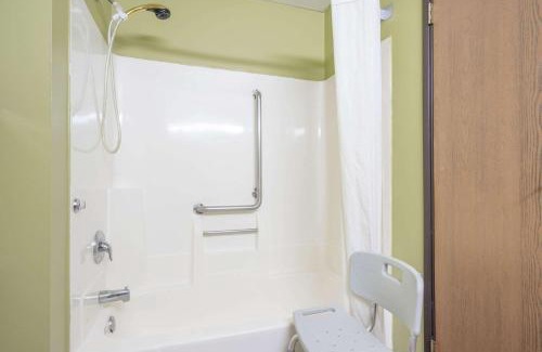 Red Wing Hotel | Convenient Stay at Super 8 by Wyndham Red Wing