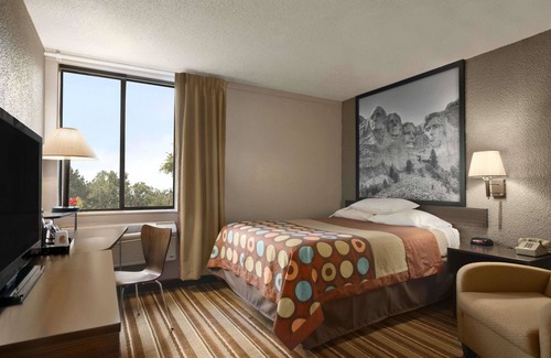 Redfield Hotel | Comfortable Stay at Super 8 by Wyndham Redfield with Breakfast