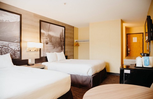 Revelstoke Hotel | Comfortable Stay at Super 8 by Wyndham Revelstoke BC