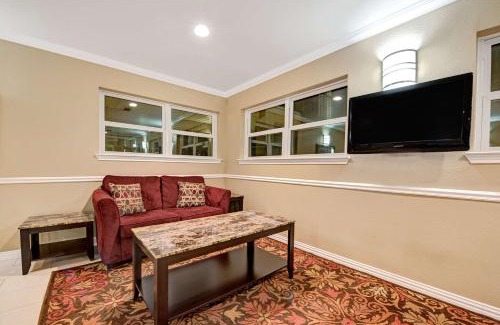 Richardson Hotel | Family-Friendly Stay at Super 8 by Wyndham Richardson