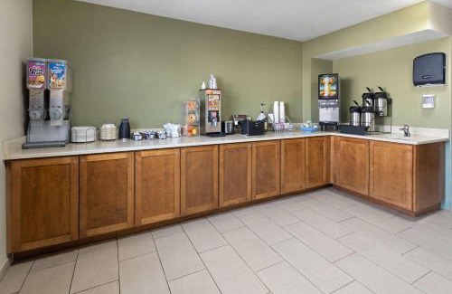 North Chesterfield Hotel | Budget-Friendly Stay at Super 8 by Wyndham Richmond