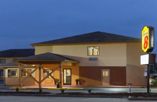 Richmond Hotel | Pet-Friendly Super 8 by Wyndham Richmond with Great Amenities