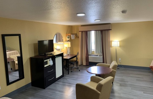 Richmond Hotel | Comfortable Stay at Super 8 by Wyndham Richmond