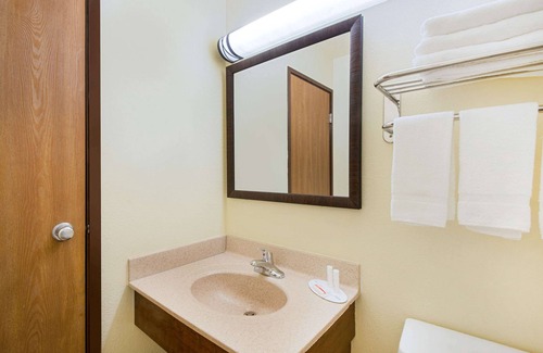 Ripley Hotel | Budget-Friendly Comfort at Super 8 by Wyndham Ripley