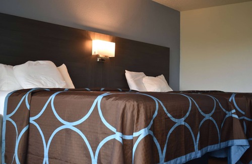 Riverside Hotel | Comfortable Stay at Super 8 by Wyndham Riverside AL