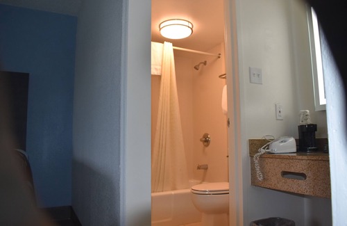 Riverside Hotel | Comfortable Stay at Super 8 by Wyndham Riverside AL