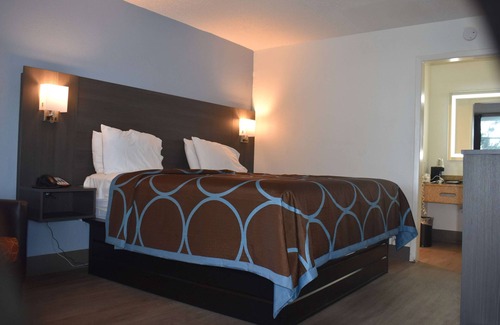 Riverside Hotel | Comfortable Stay at Super 8 by Wyndham Riverside AL