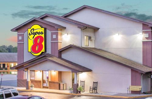 Roanoke Hotel | Budget-Friendly Stay at Super 8 by Wyndham Roanoke VA