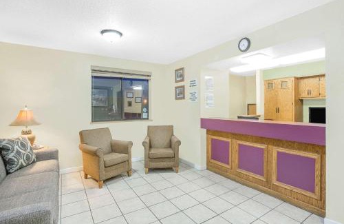Roanoke Hotel | Budget-Friendly Stay at Super 8 by Wyndham Roanoke VA