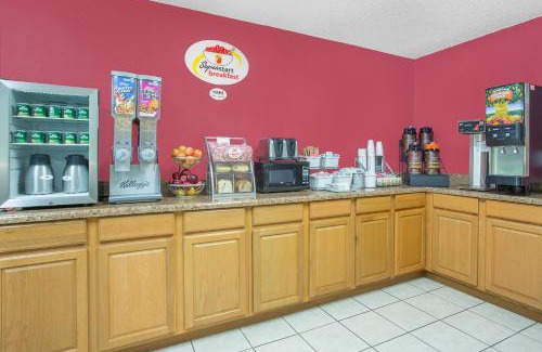 Roanoke Hotel | Budget-Friendly Stay at Super 8 by Wyndham Roanoke VA