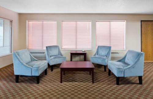 Rochelle Hotel | Budget-Friendly Stay at Super 8 by Wyndham Rochelle