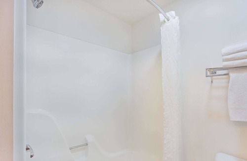 Rochelle Hotel | Budget-Friendly Stay at Super 8 by Wyndham Rochelle