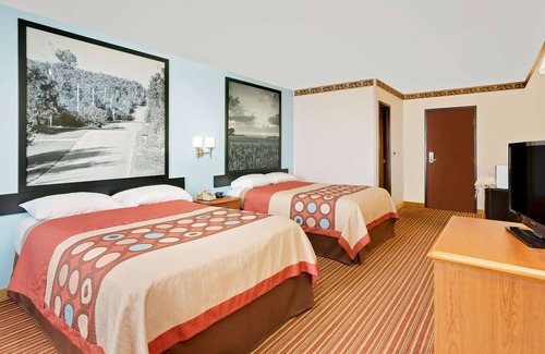 Rock Port Hotel | Budget-Friendly Stay at Super 8 by Wyndham Rock Port MO