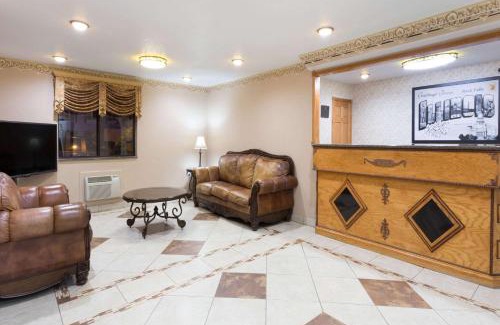 Rock Falls Hotel | Budget-Friendly Stay at Super 8 by Wyndham Rock Falls