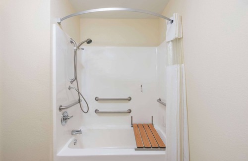 Rolla Hotel | Discover Super 8 by Wyndham Rolla: Family-Friendly Retreat