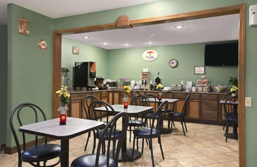 Russellville Hotel | Budget-Friendly Stay at Super 8 by Wyndham Russellville