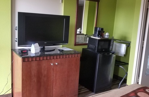 Ruther Glen Hotel | Convenient Super 8 by Wyndham in Ruther Glen Area