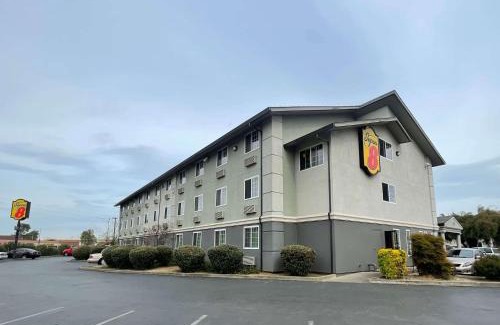 Parkway-South Sacramento Hotel | Convenient Stay at Super 8 by Wyndham Sacramento