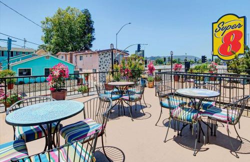 Beach Hill - Beach Flats Hotel | Cozy Stay at Super 8 by Wyndham Santa Cruz/Beach Boardwalk