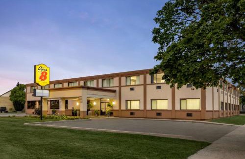 Sarnia Hotel | Comfortable Stay at Super 8 by Wyndham Sarnia ON