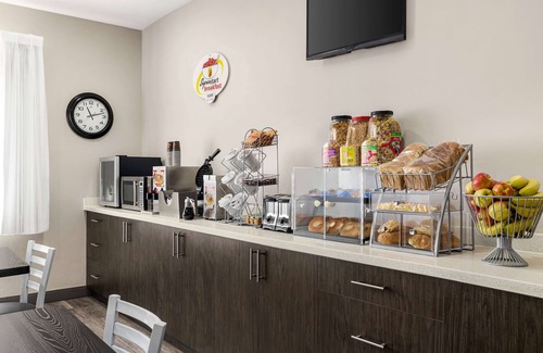 Sarnia Hotel | Comfortable Stay at Super 8 by Wyndham Sarnia ON