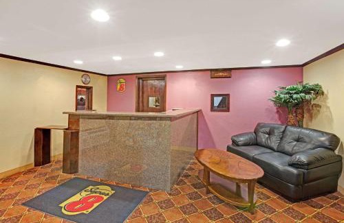 Shawnee Hotel | Budget-Friendly Stay at Super 8 by Wyndham Shawnee