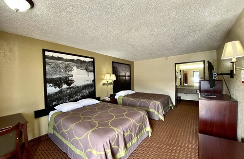 Shawnee Hotel | Comfortable Stay at Super 8 by Wyndham Shawnee with Breakfast