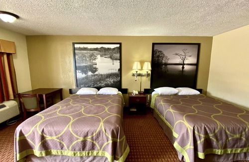Shawnee Hotel | Comfortable Stay at Super 8 by Wyndham Shawnee with Breakfast