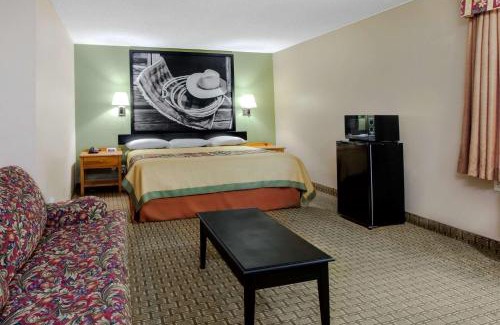 Sherman Hotel | Budget-Friendly Stay at Super 8 by Wyndham Sherman