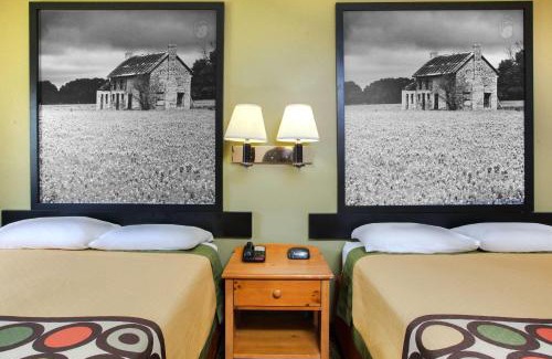 Sherman Hotel | Budget-Friendly Stay at Super 8 by Wyndham Sherman