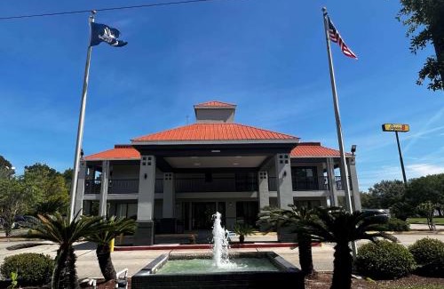 Slidell Hotel | Convenient Super 8 by Wyndham Slidell: Pet-Friendly Stay