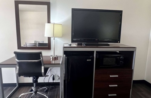 Slidell Hotel | Relax at Super 8 by Wyndham Slidell with Pool & Breakfast