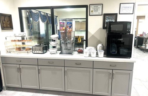 Slidell Hotel | Relax at Super 8 by Wyndham Slidell with Pool & Breakfast