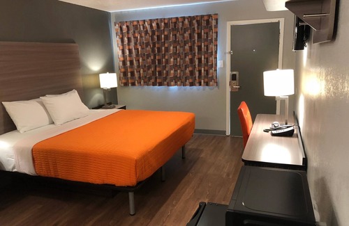 Sonora Hotel | Budget-Friendly Retreat at Super 8 by Wyndham Sonora