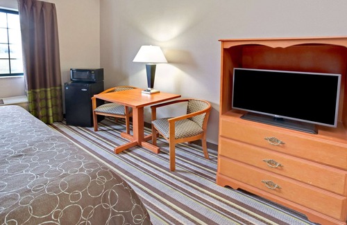 South Bend Hotel | Explore Comfort at Super 8 by Wyndham South Bend