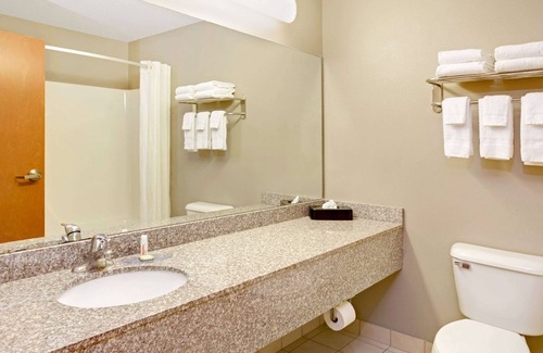 South Bend Hotel | Explore Comfort at Super 8 by Wyndham South Bend