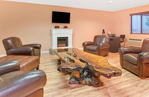 Spokane Hotel | Budget-Friendly Super 8 by Wyndham Spokane with Great Amenities