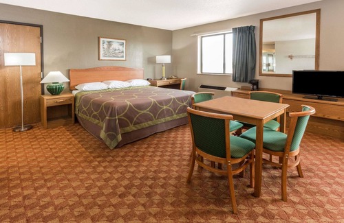 St. Charles Hotel | Budget-Friendly Getaway at Super 8 by Wyndham St. Charles