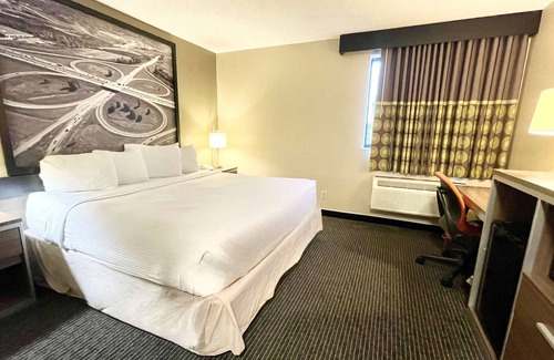 St. Charles Hotel | Budget-Friendly Super 8 by Wyndham St Charles with Pool