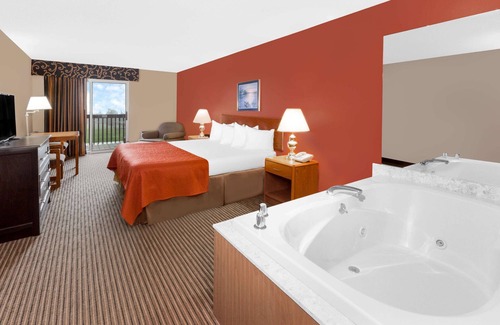 St Ignace Hotel | Enjoy a Relaxing Stay at Super 8 by Wyndham St. Ignace