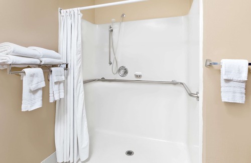 St Ignace Hotel | Enjoy a Relaxing Stay at Super 8 by Wyndham St. Ignace