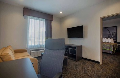 St. Louis Hotel | Convenient Stay at Super 8 by Wyndham St. Louis North