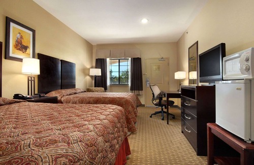Stephenville Hotel | Comfortable Stay at Super 8 by Wyndham Stephenville