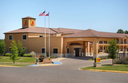 Stephenville Hotel | Comfortable Stay at Super 8 by Wyndham Stephenville