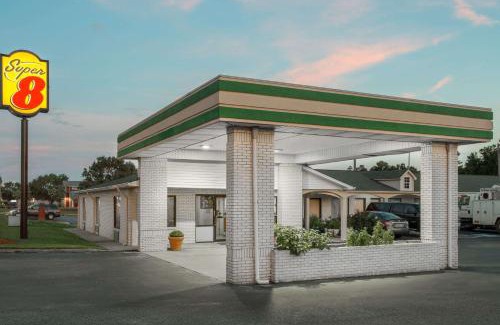 Sumter Hotel | Budget-Friendly Stay at Super 8 by Wyndham Sumter