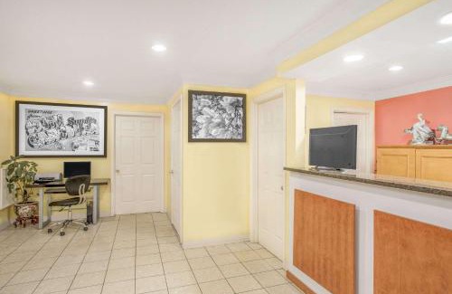 Sumter Hotel | Budget-Friendly Stay at Super 8 by Wyndham Sumter